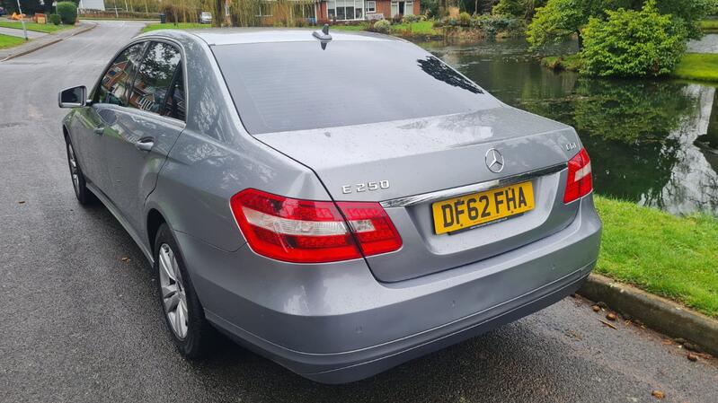 View MERCEDES-BENZ E CLASS 2.1 E250 CDI BlueEfficiency SE 