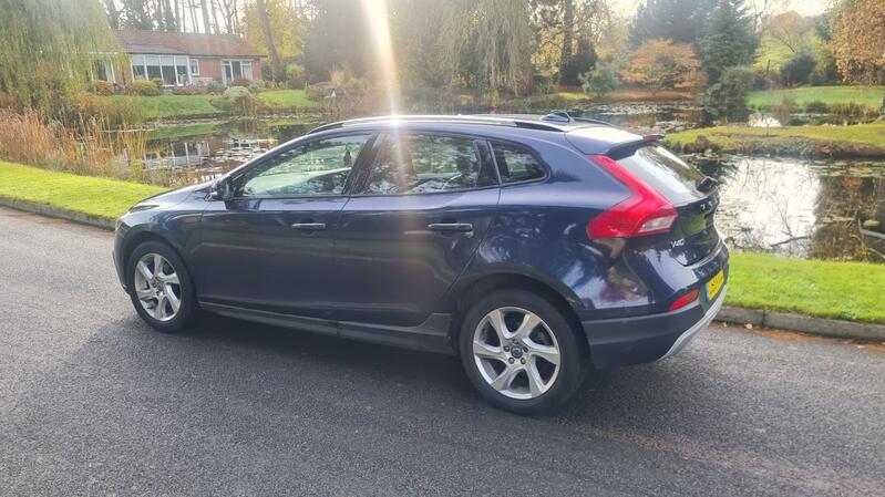 VOLVO V40 CROSS COUNTRY