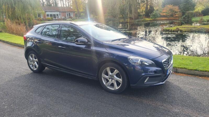 VOLVO V40 CROSS COUNTRY