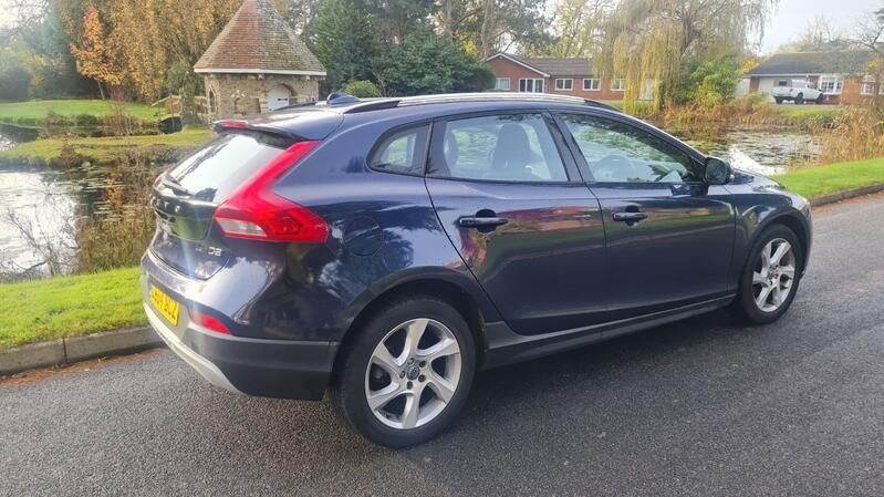 VOLVO V40 CROSS COUNTRY