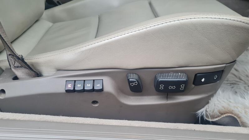 BMW 8 SERIES