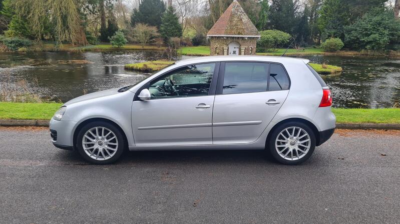 VOLKSWAGEN GOLF