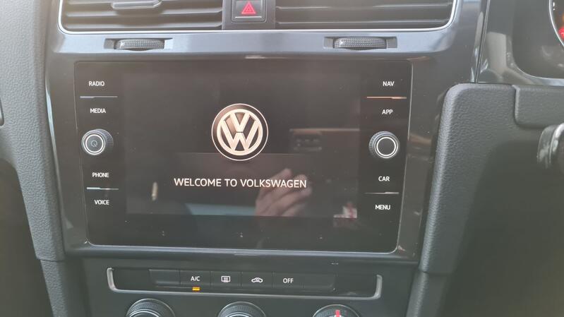 VOLKSWAGEN GOLF