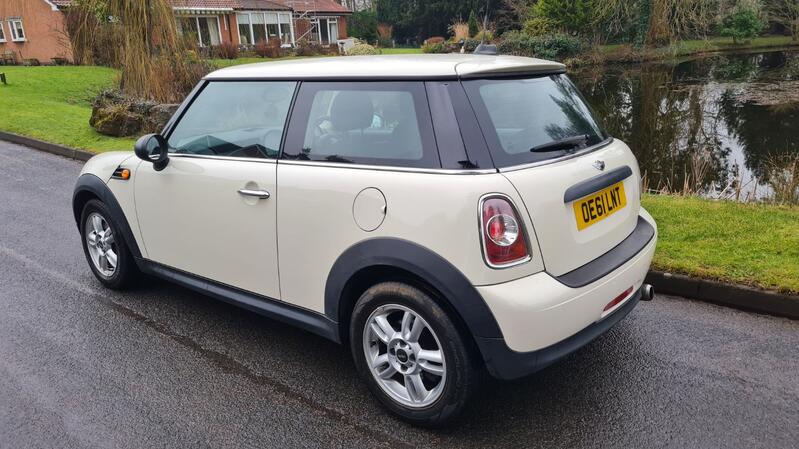 MINI HATCH