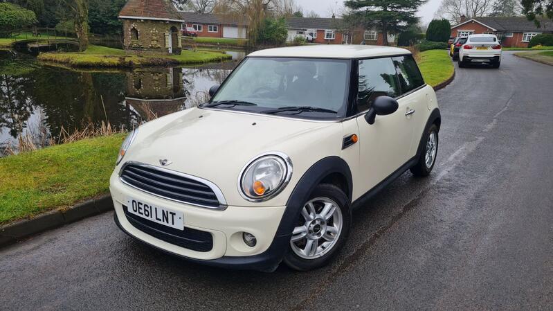 MINI HATCH