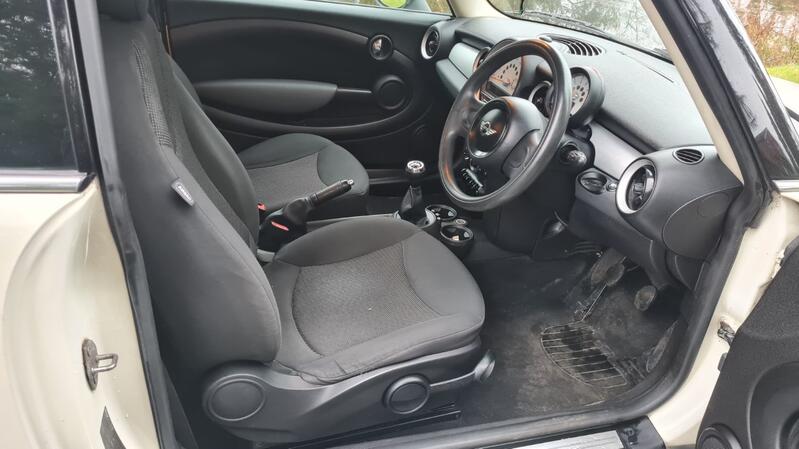 MINI HATCH