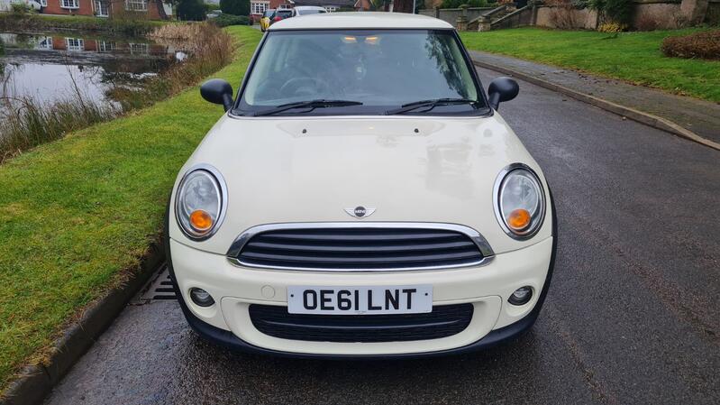 MINI HATCH