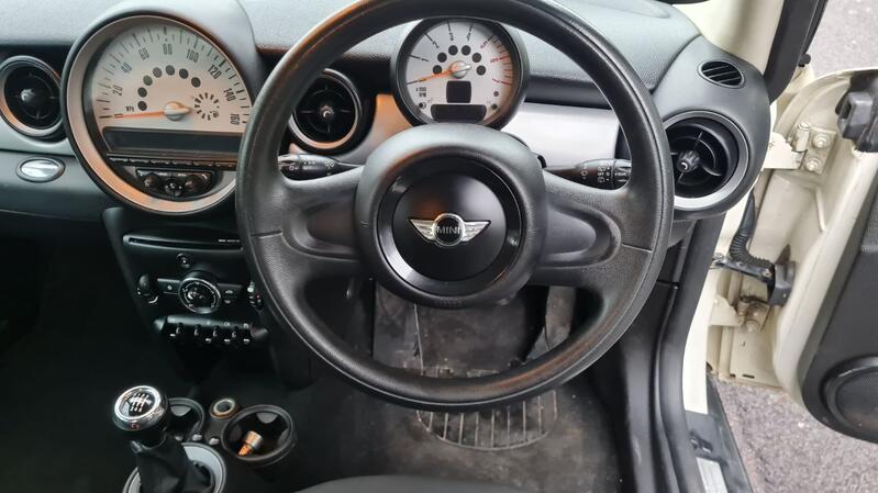 MINI HATCH