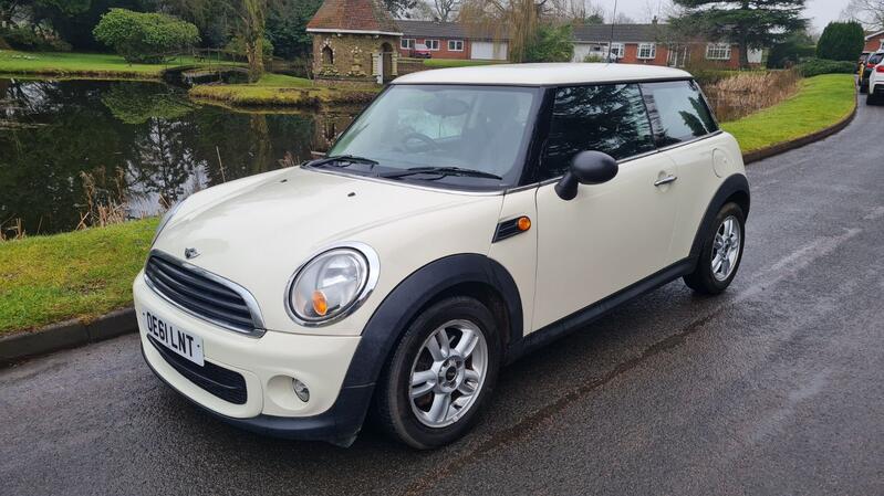 MINI HATCH