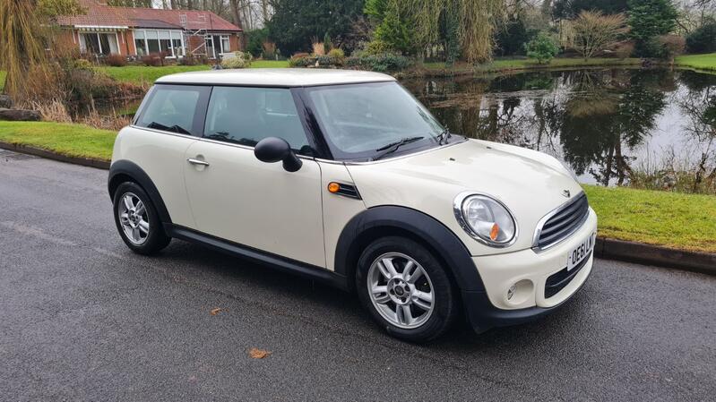MINI HATCH