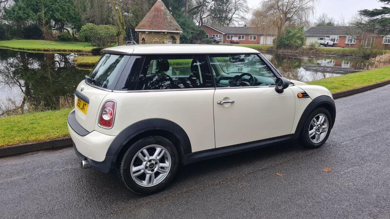 MINI HATCH