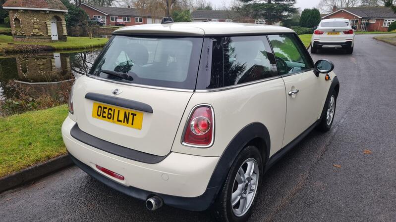MINI HATCH