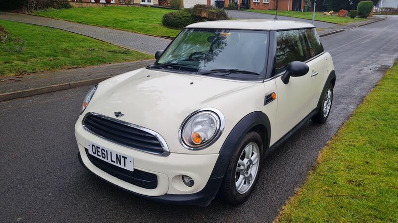 MINI HATCH