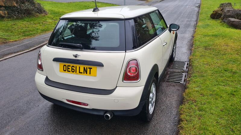 MINI HATCH