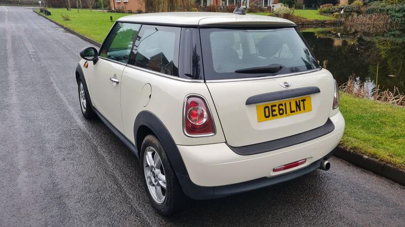 MINI HATCH