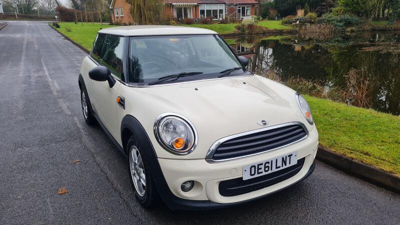 MINI HATCH