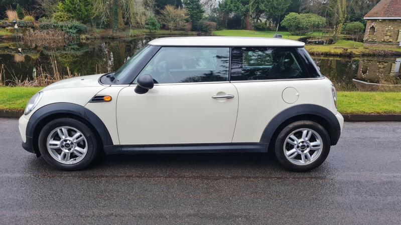 MINI HATCH