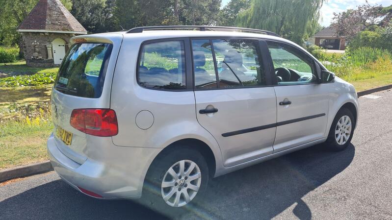 VOLKSWAGEN TOURAN