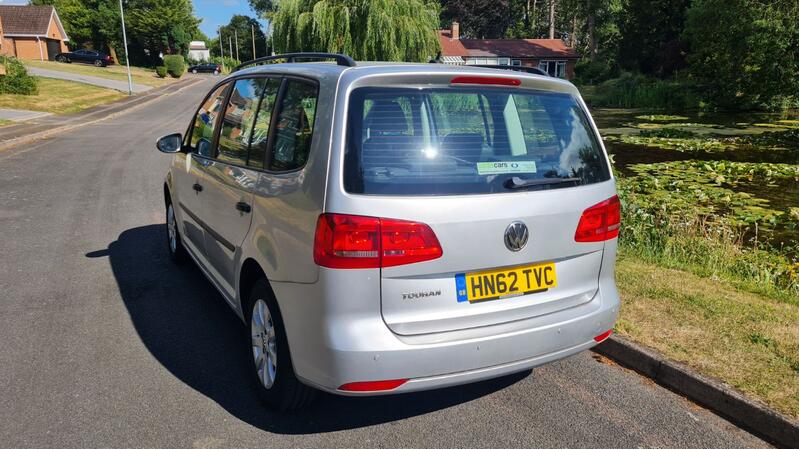 VOLKSWAGEN TOURAN