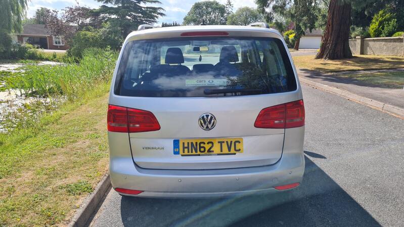 VOLKSWAGEN TOURAN
