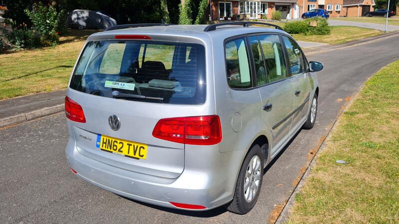 VOLKSWAGEN TOURAN