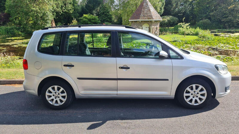 VOLKSWAGEN TOURAN