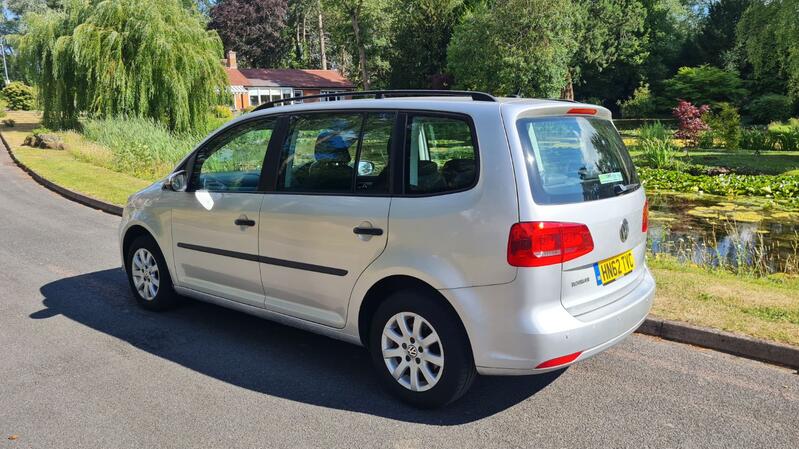 VOLKSWAGEN TOURAN