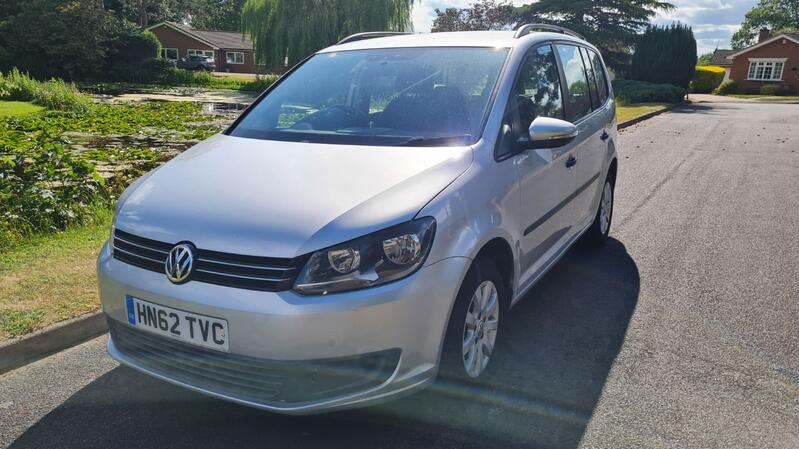 VOLKSWAGEN TOURAN