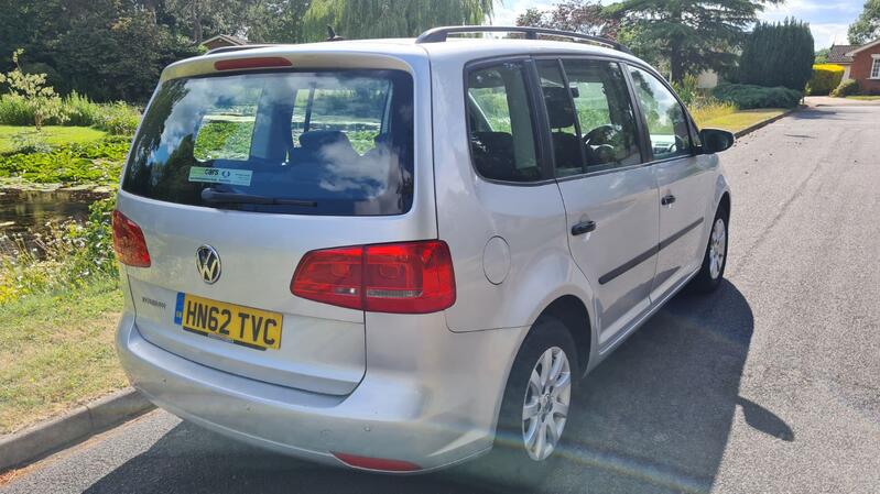 VOLKSWAGEN TOURAN