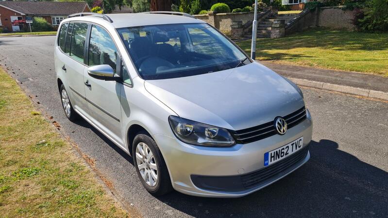 VOLKSWAGEN TOURAN