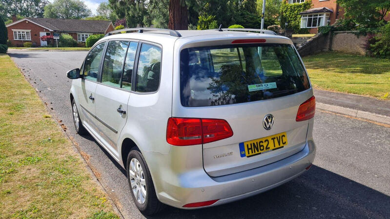 VOLKSWAGEN TOURAN