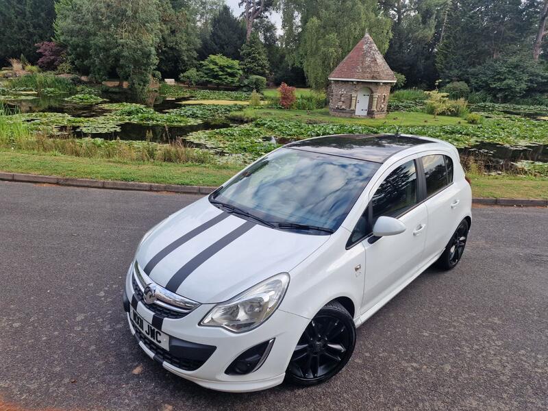 View VAUXHALL CORSA 1.2 i 16v Black White