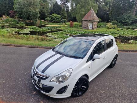 VAUXHALL CORSA 1.2 i 16v Black White